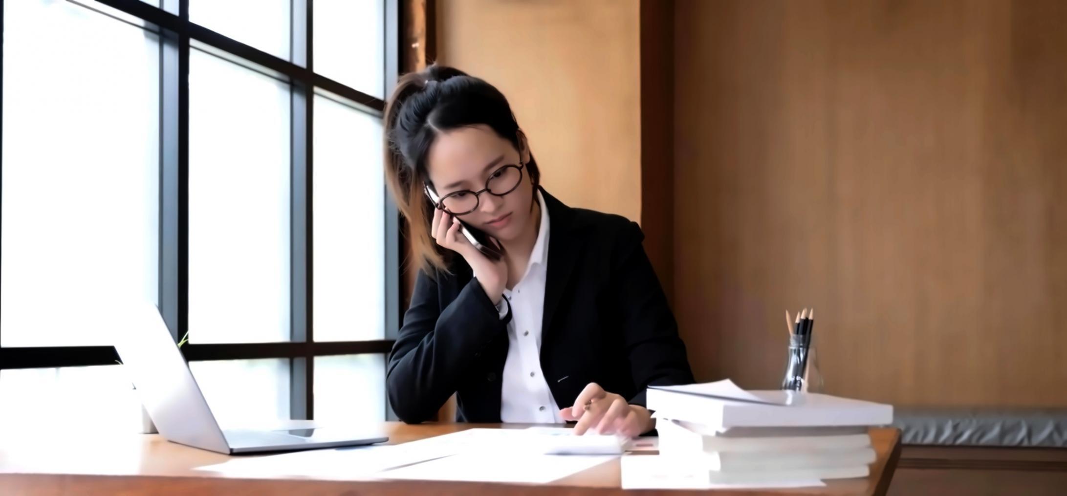 Teilnehmer bei einer interaktiven Finanz-Simulation